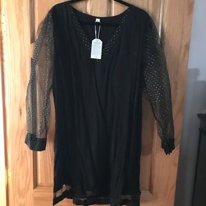 Black V-neck Long sleeve, knee-high dress brand new, never worn